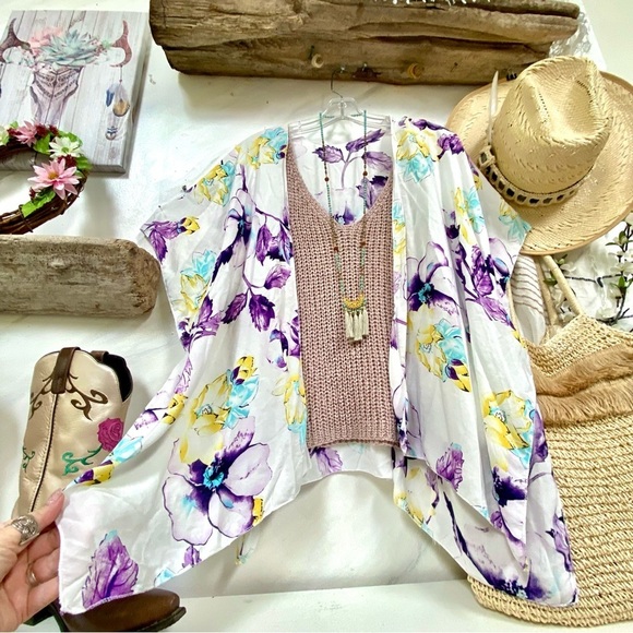 Enchanting Floral Boho Cape Kimono/cover up w shabby chic vibe - Picture 4 of 7